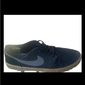Nike Men’s Black Suede Athletic Sneaker with Gum Sole